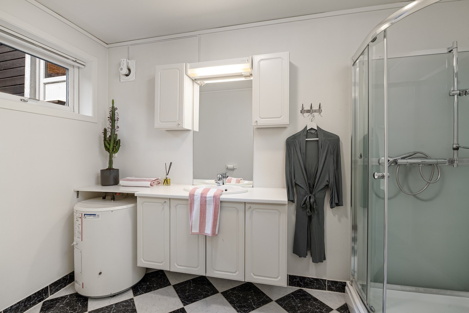 Bad i leilighet. Galleribilde