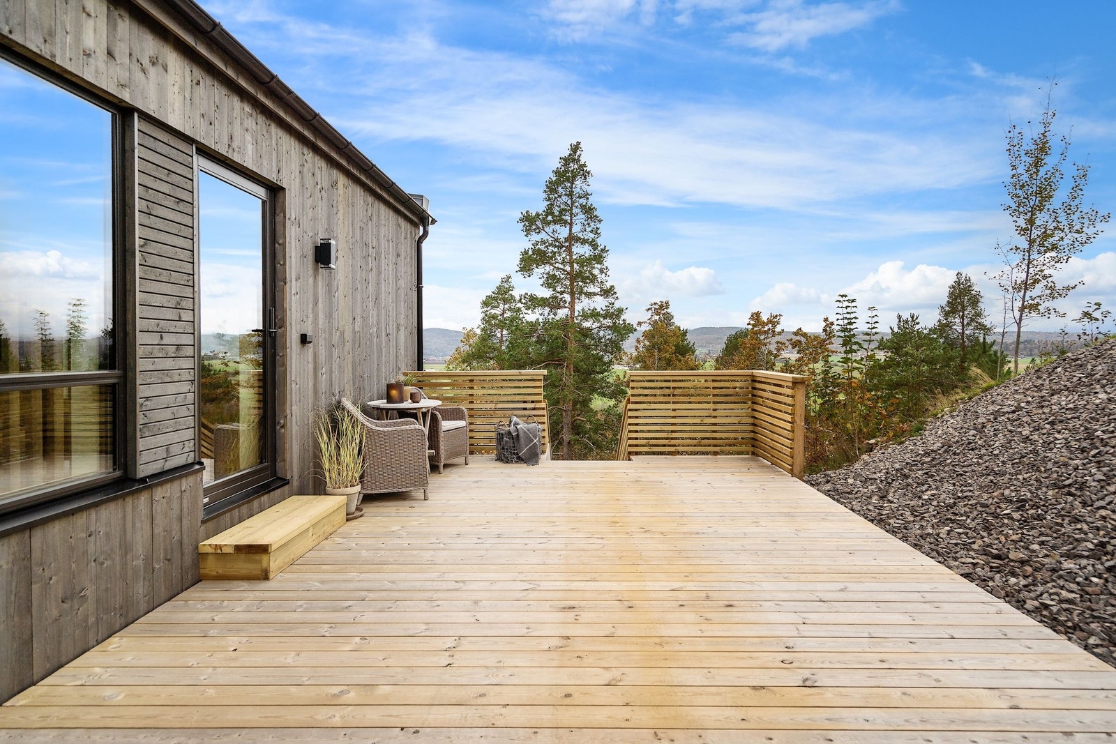 Lun markterrasse med utgang fra stue i 2. etg. Galleribilde