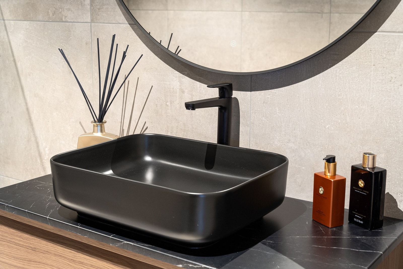 Toppmontert vask med stort led-speil Galleribilde