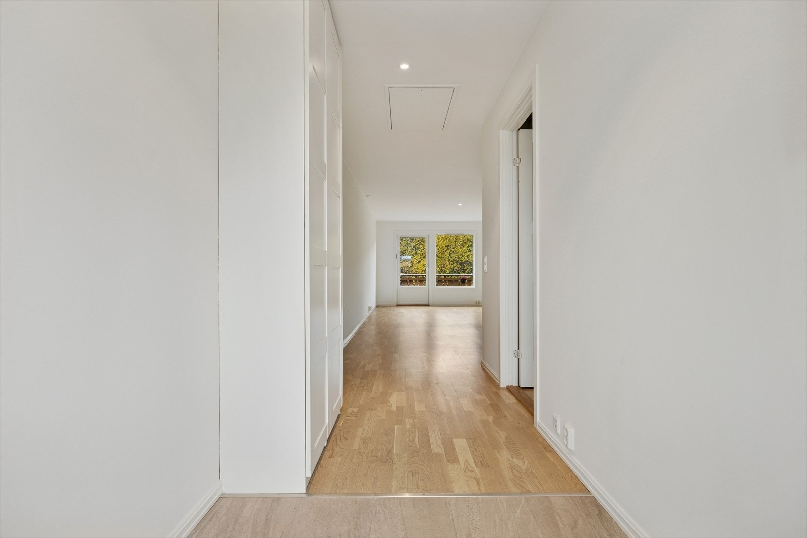 Fra entrèn har man adkomstluke til loft Galleribilde