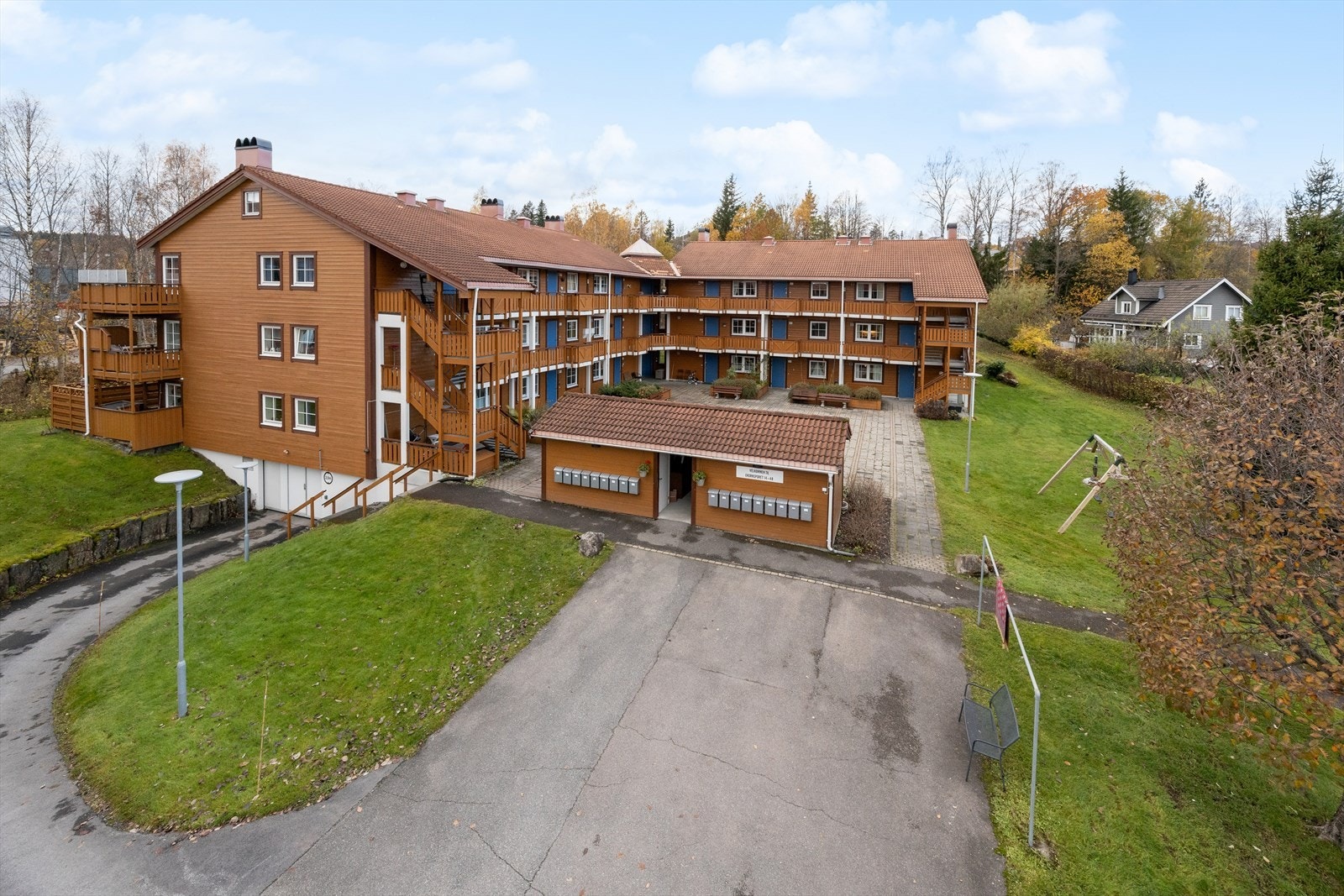 Det er en felles sykkelbod med gratis lading for beboere. Galleribilde