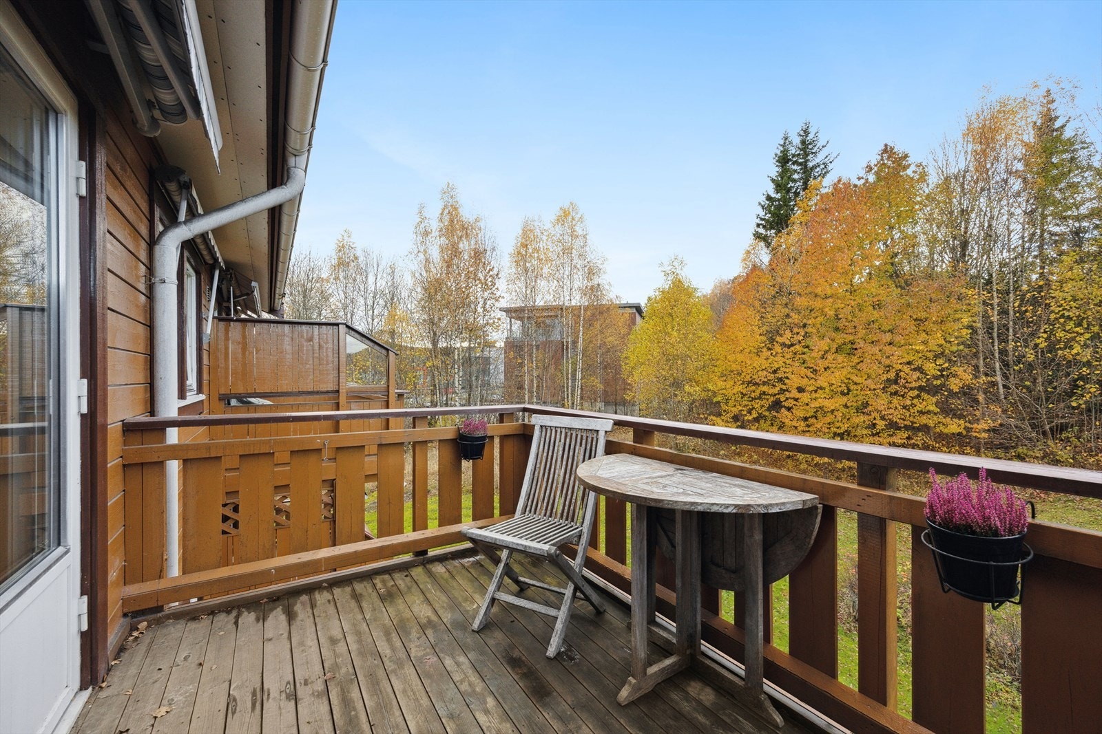 Balkong med ny elektrisk markise fra 2023 Galleribilde