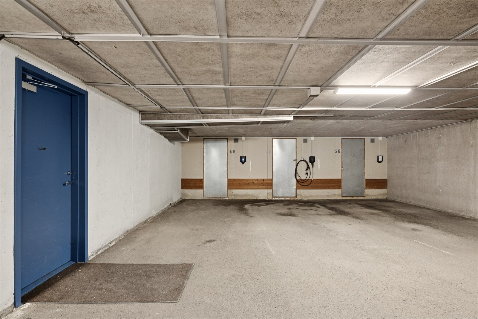 Leiligheten har egen garasjeplass med el-lader Galleribilde