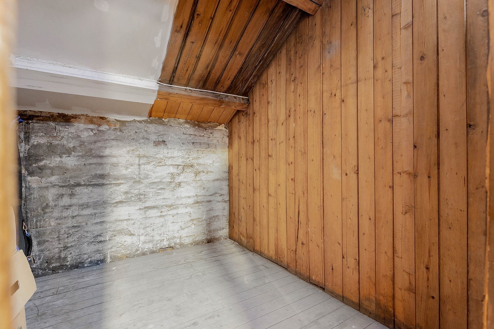 Ekstra lagringsplass i loftsbod på ca. 4 m². Galleribilde