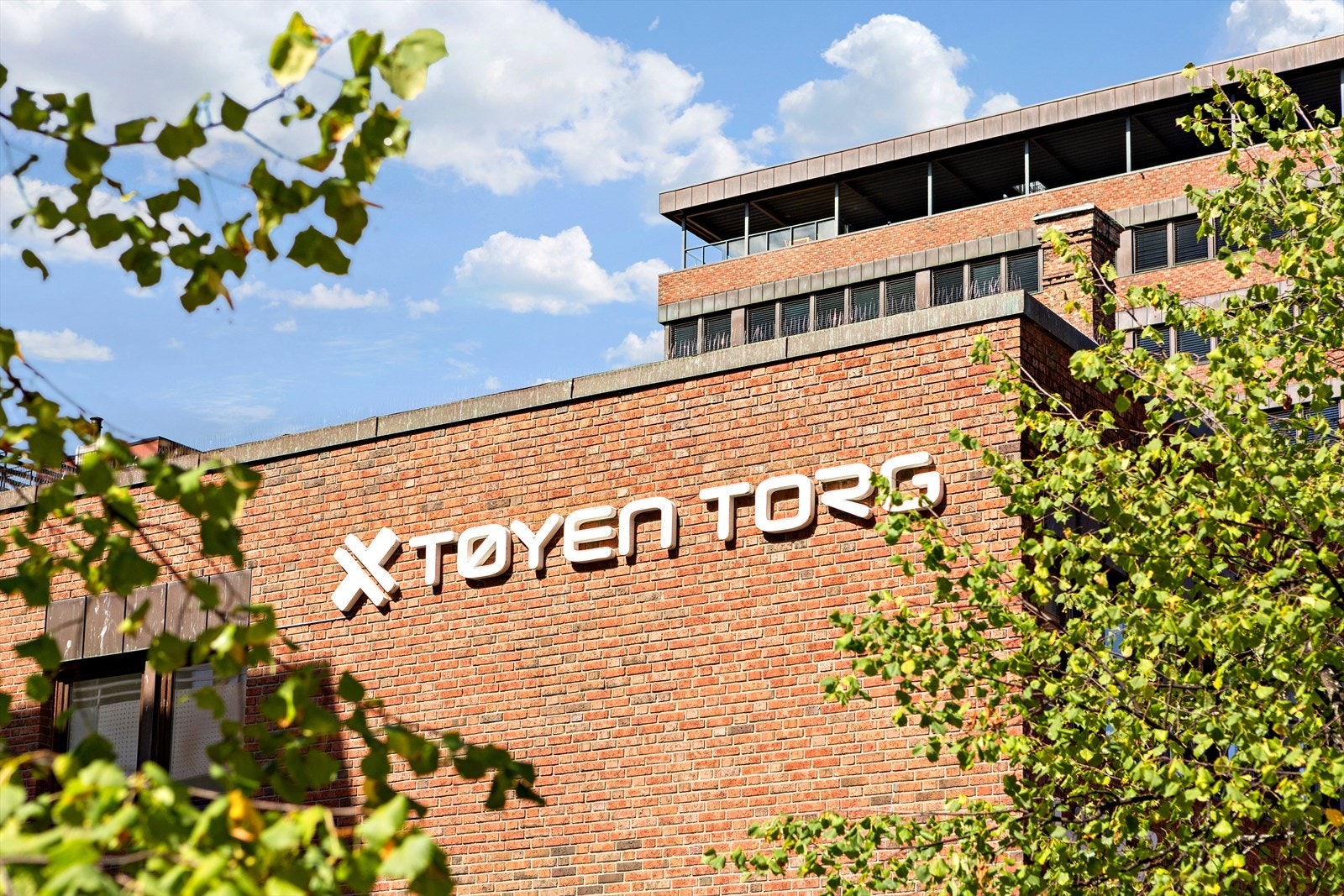 Kort gangavstand til Tøyen Torg med dagligvare, kollektivtilbud og flotte parkområder. Galleribilde