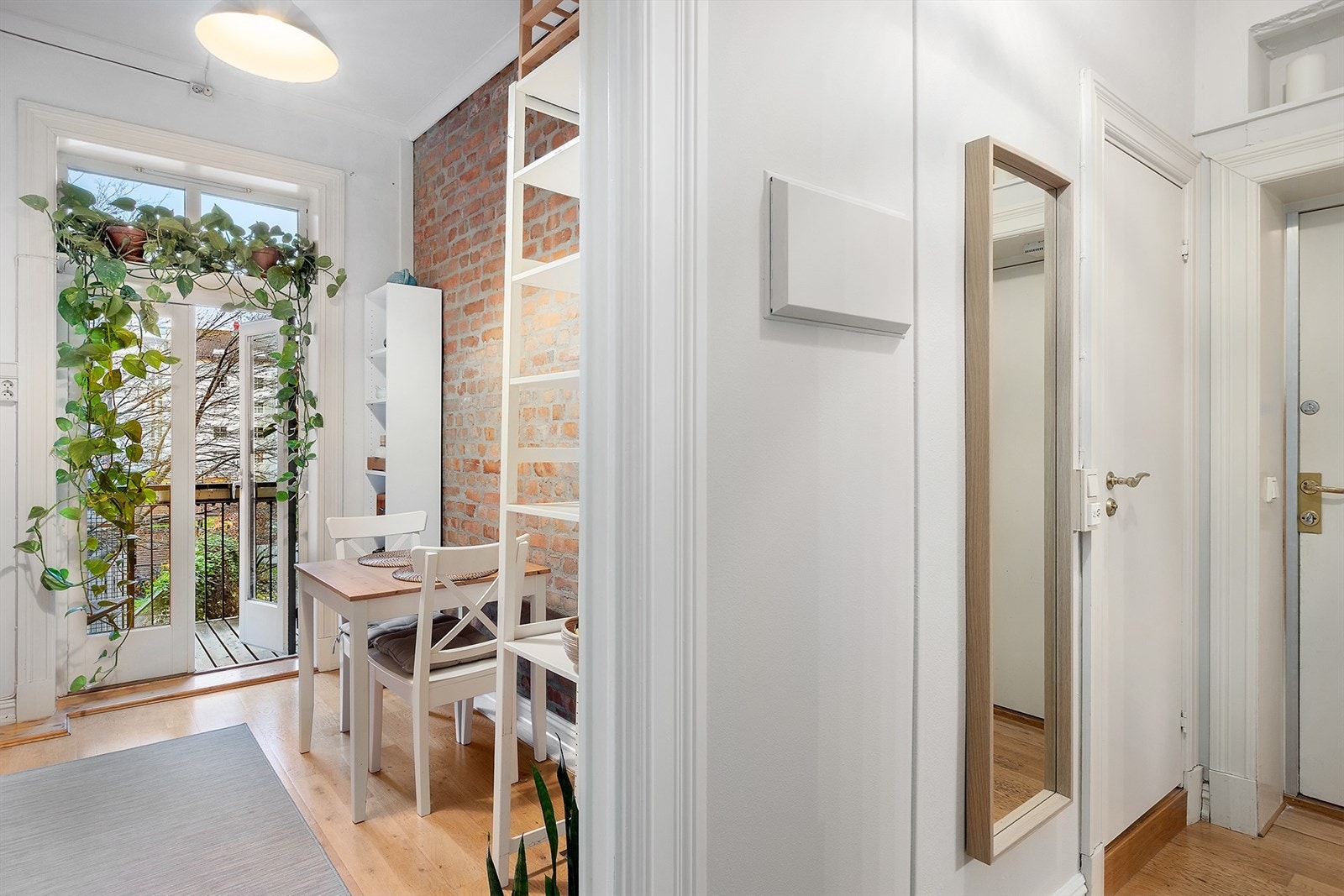 Gjennomgående planløsning som gir god romfølelse. Galleribilde