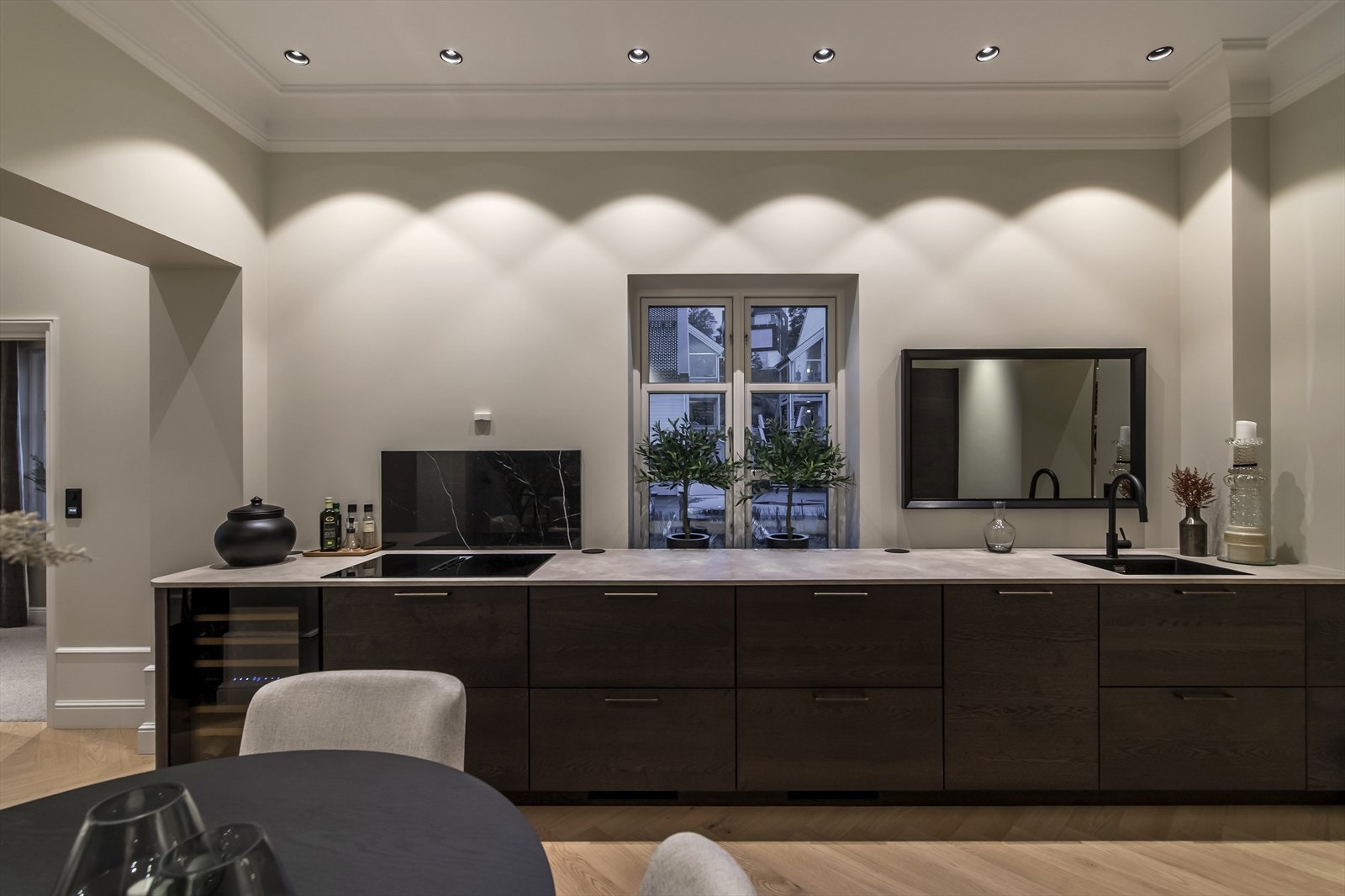 Luftig, stilrent og påkostet med egen spiseplass for sosiale middager eller rolige morgenstunder. Galleribilde