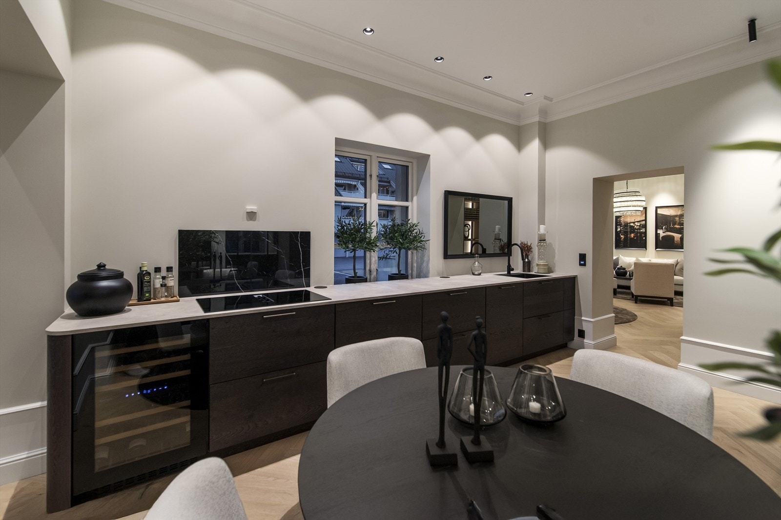 Som samlingssted har leiligheten et flott kjøkken. Galleribilde