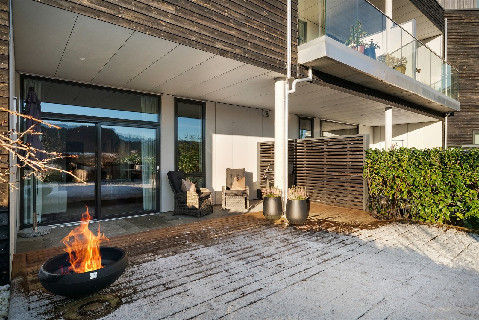 - Inn til venstre finner man boden tilhørende terrassen - Galleribilde