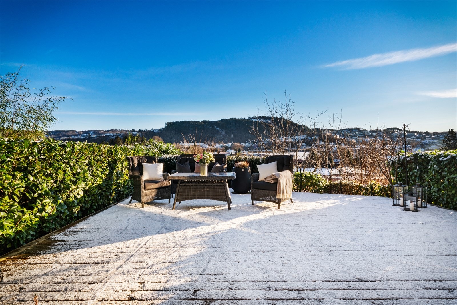 - Leilighetsbygget ligger på en høyde som gjør at man får en flott utsikt over nærområdet - Galleribilde