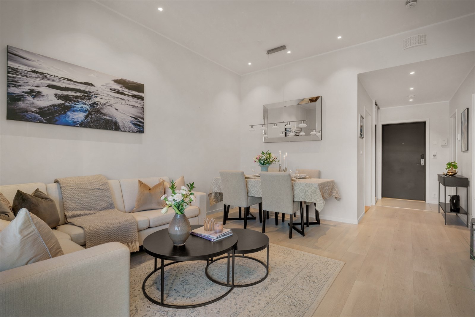 - Innvendig holder leiligheten en gjennomgående svært god standard hvor alle bygningsdeler har fått tilstandsgrad 0/1 - Galleribilde