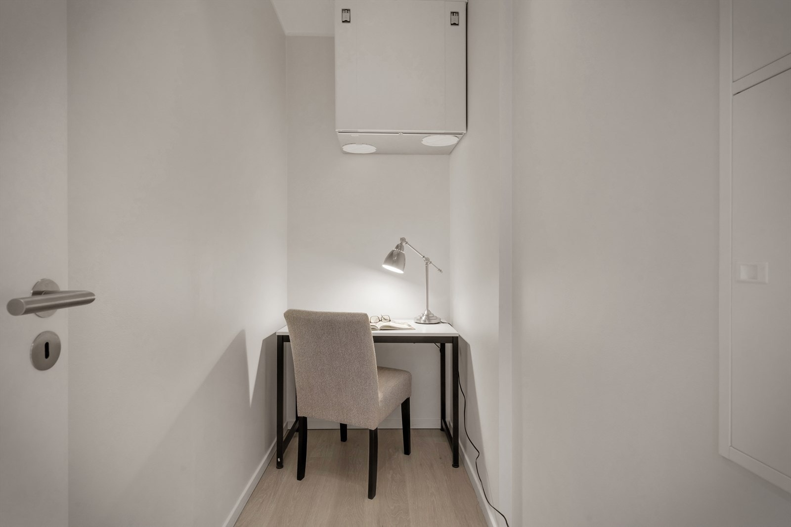 - Innvendig bod på 3,4m² hvor man enkelt kan lagre støvsuger og andre ting - Galleribilde