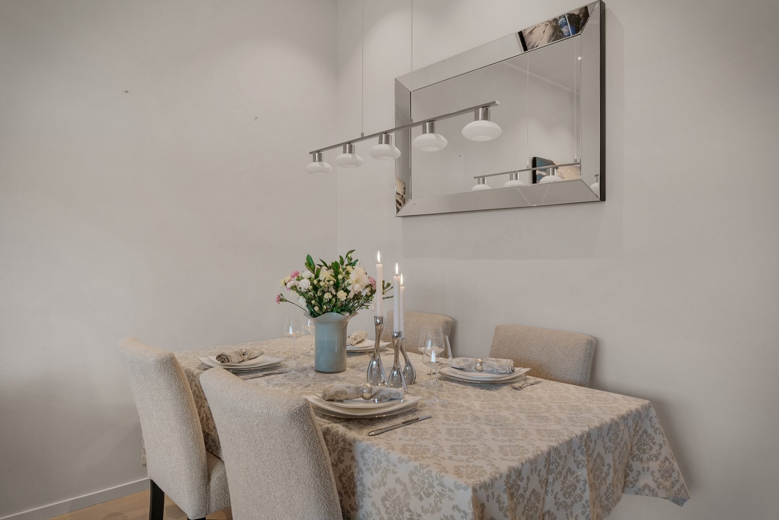 - De lyse, delikate fargetonene gjør det enkelt å sette sitt eget preg på leiligheten - Galleribilde