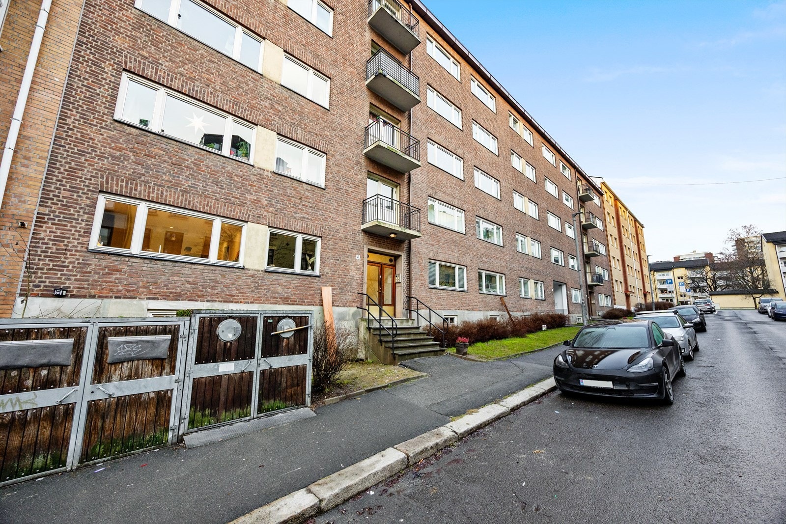 Beliggenheten gir enkel tilgang til kollektivtransport, med Grefsenveien trikkestopp kun 2 minutter unna. Galleribilde