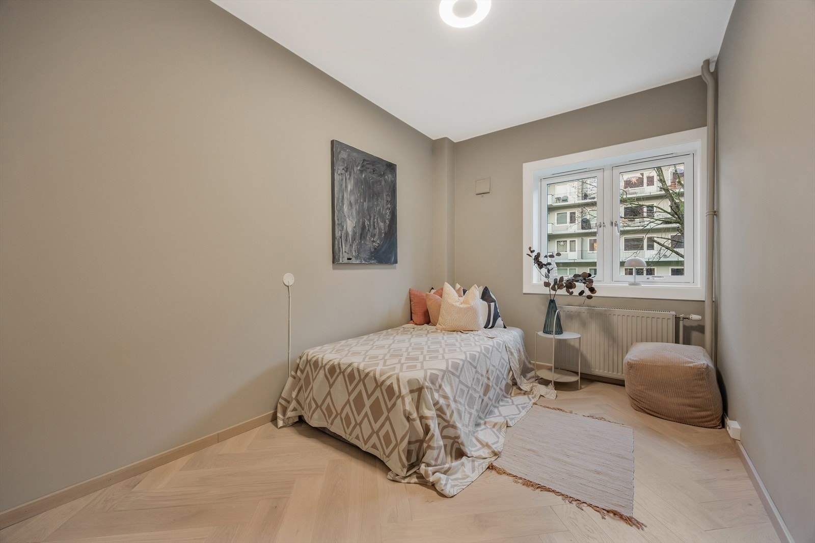 Det andre soverommet egner seg godt som barnerom, gjesterom eller kontor. Galleribilde