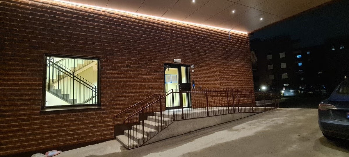 Inngangsparti ute Galleribilde