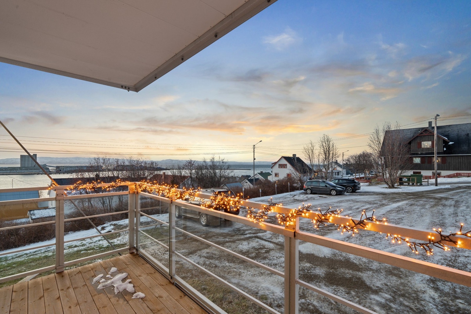 Fra stuen er det utgang til større balkong Galleribilde