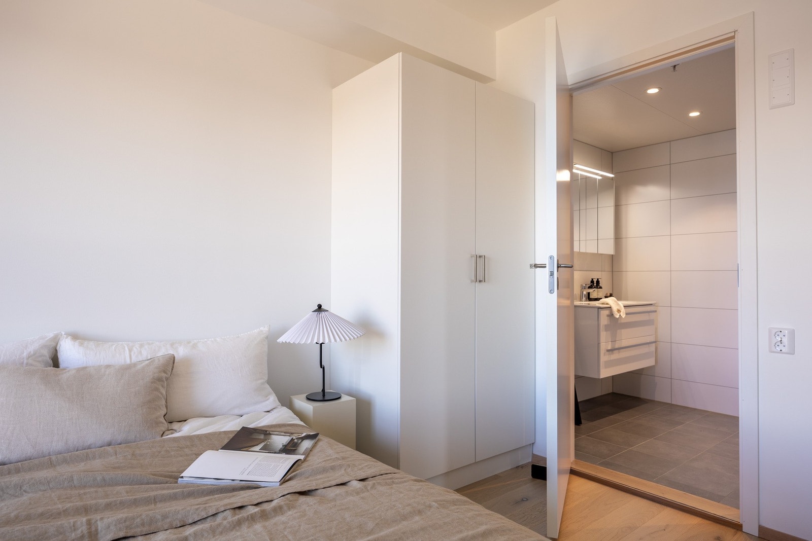 Hovedsoverom med tilgang til eget bad. Galleribilde