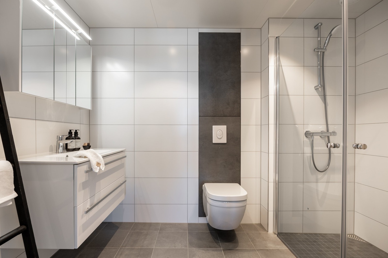 Totalt to pene bad. Galleribilde