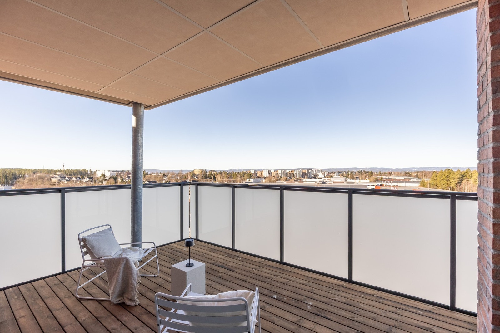 Stor privat uteplass på hele 15 kvm. Galleribilde