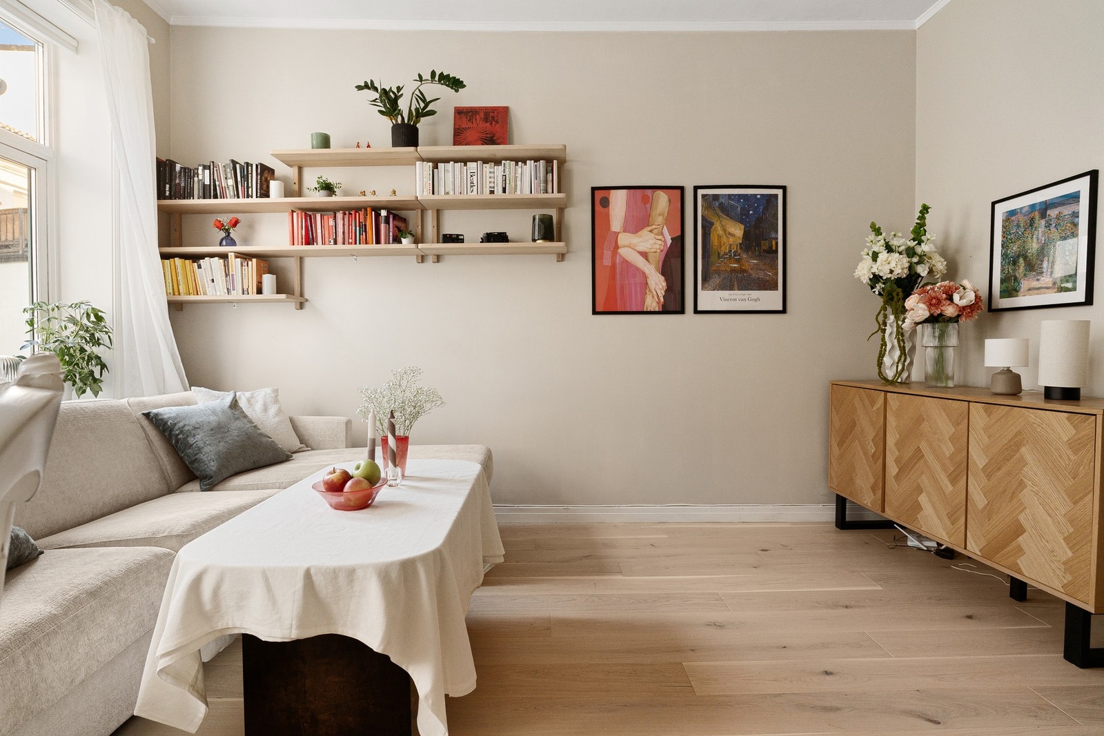 Selgers ord: "Romfølelsen er utrolig god, da det er 2,88 meter takhøyde." Galleribilde