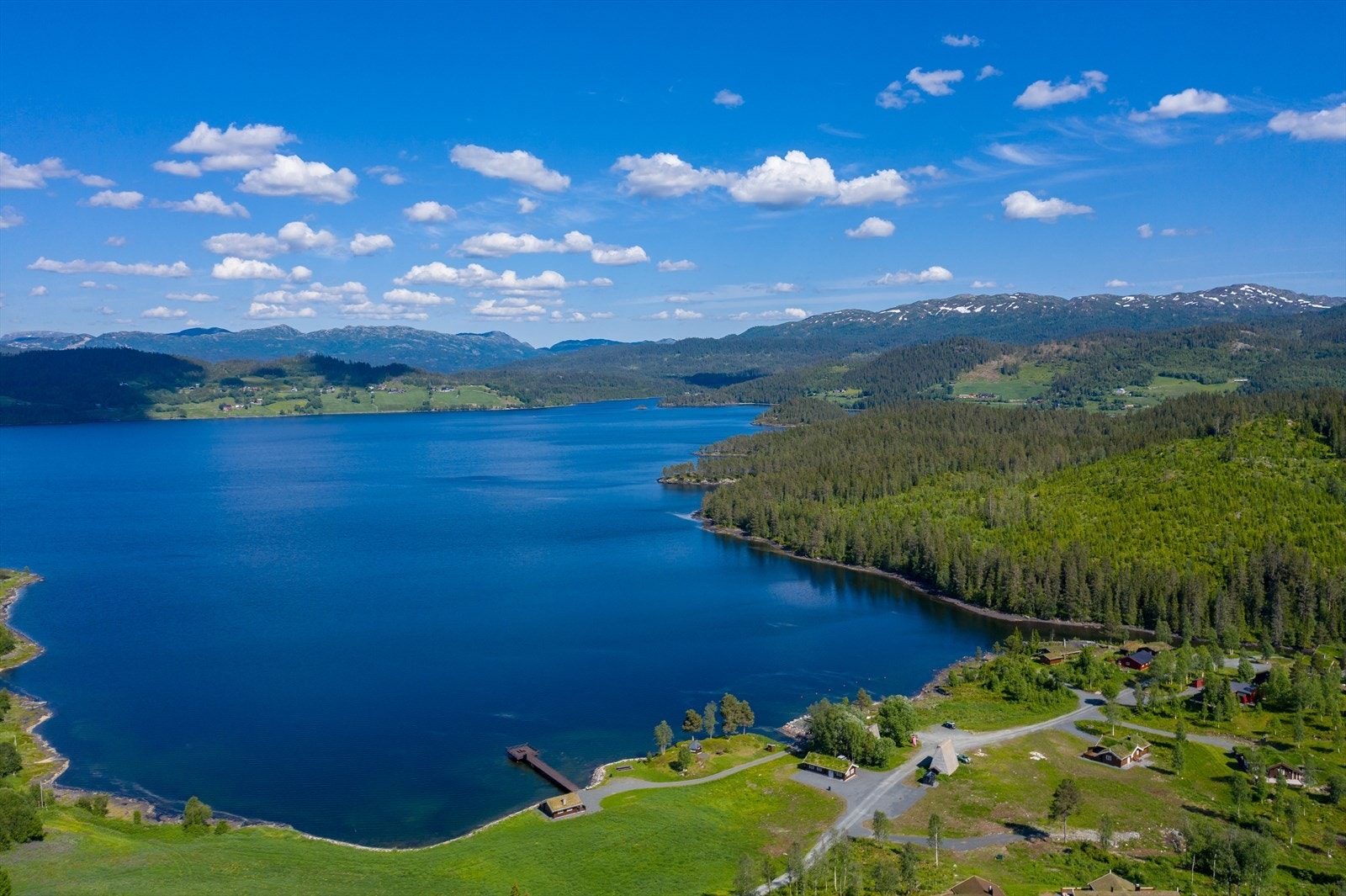 Med tilgang til variert høyfjellsterreng og skogsterreng med flotte muligheter for både korte turer som lengre fot- og sykkelturer ligger det til rette for hele familien. Galleribilde