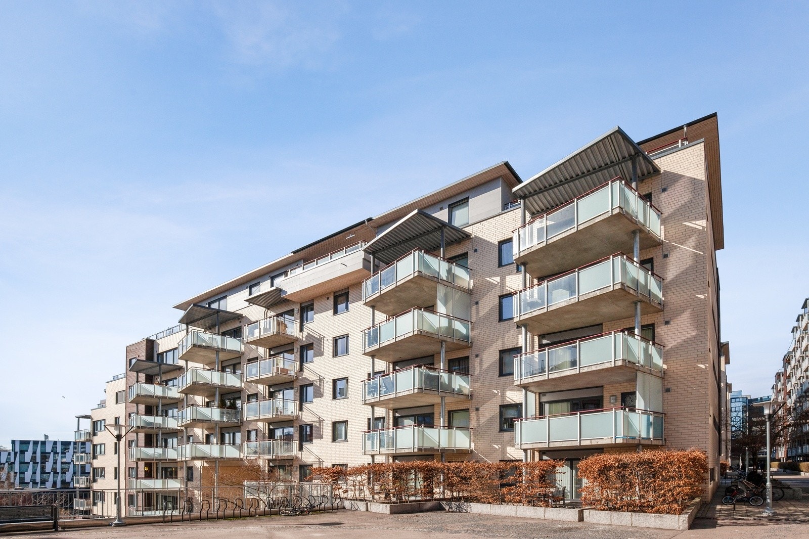 Leiligheten har solrik balkong. Galleribilde