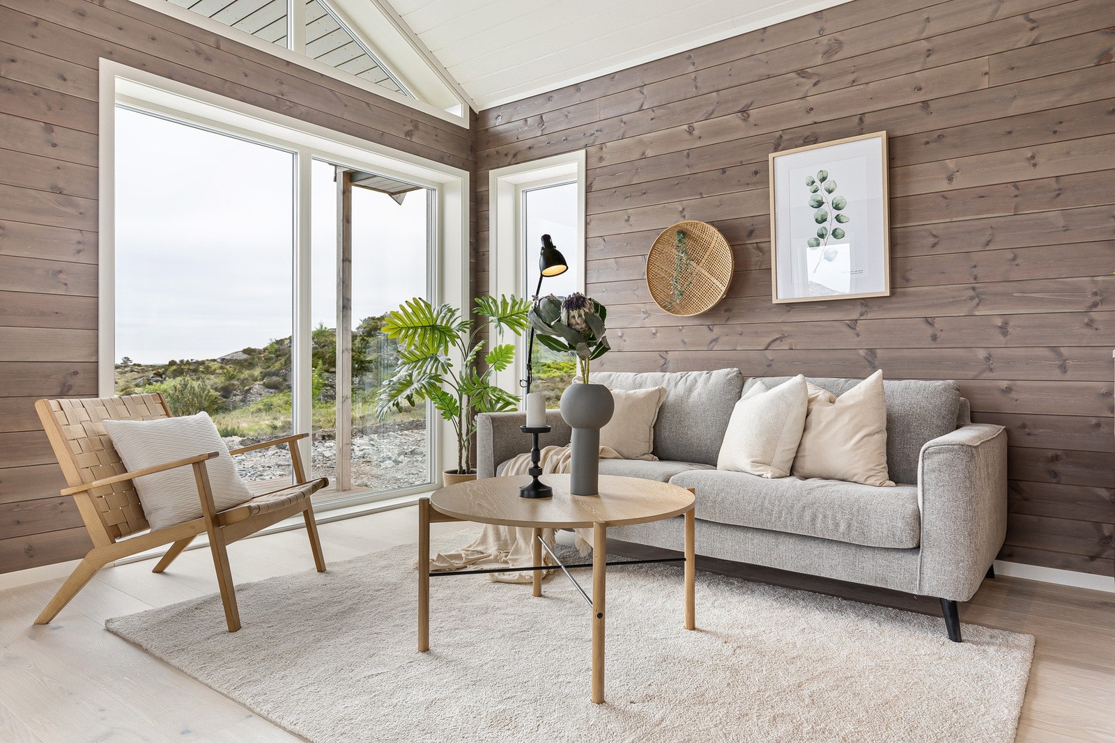 Hytten stod ferdigstilt i 2022 med flotte kvaliteter som blant annet flott 1-stavs parkett. Galleribilde