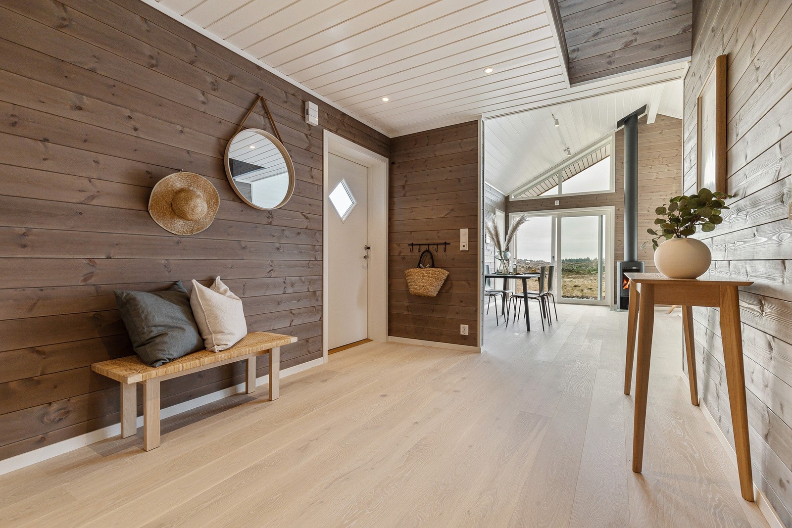 Det er nå trapp i hallen/entréen som tar deg opp til hemsen. Galleribilde