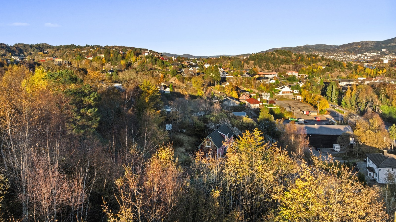 Det er også kun 2 minutters kjøring til Kleppestø senter. Galleribilde