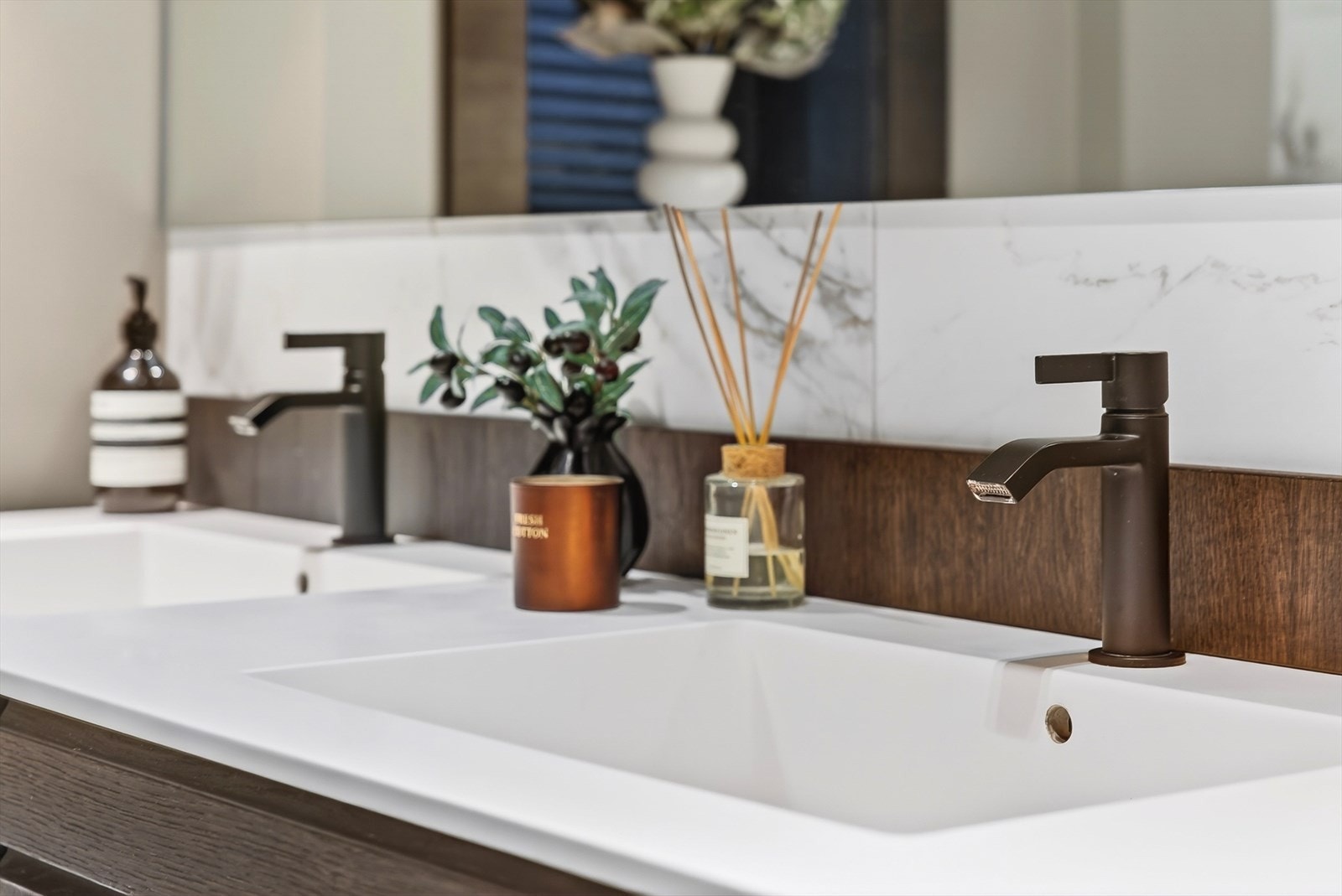 Dobbel servant så her er det nok plass til alle Galleribilde