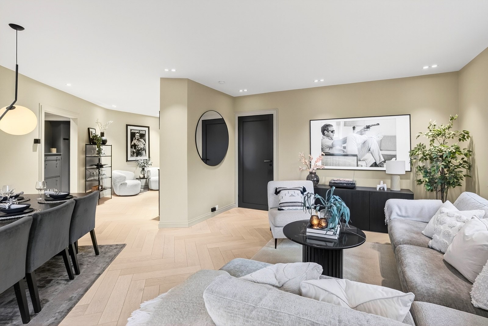 Fra stuen har du tilgang til hovedsoverommet Galleribilde