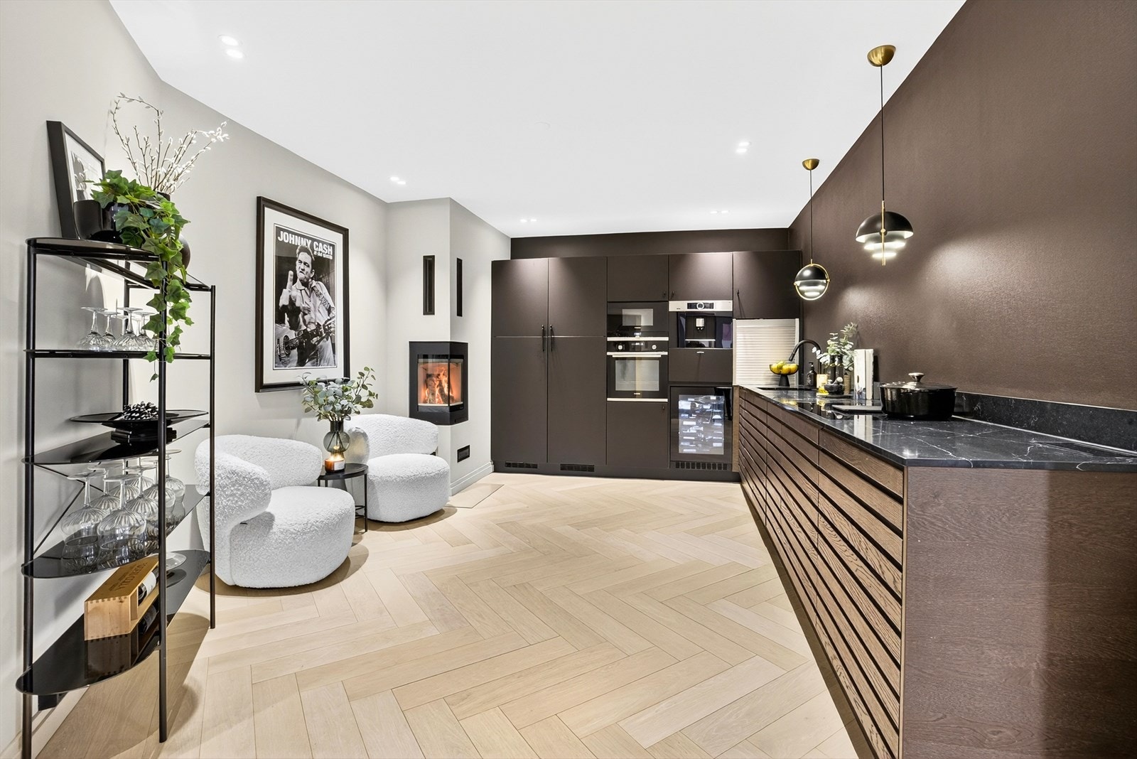 Velkommen til Sofies gate 48! Presentert av Richard Dante v/Aktiv Eiendomsmegling (+47 91 74 30 74). Foto: Benjamin Korn / EFKT Galleribilde