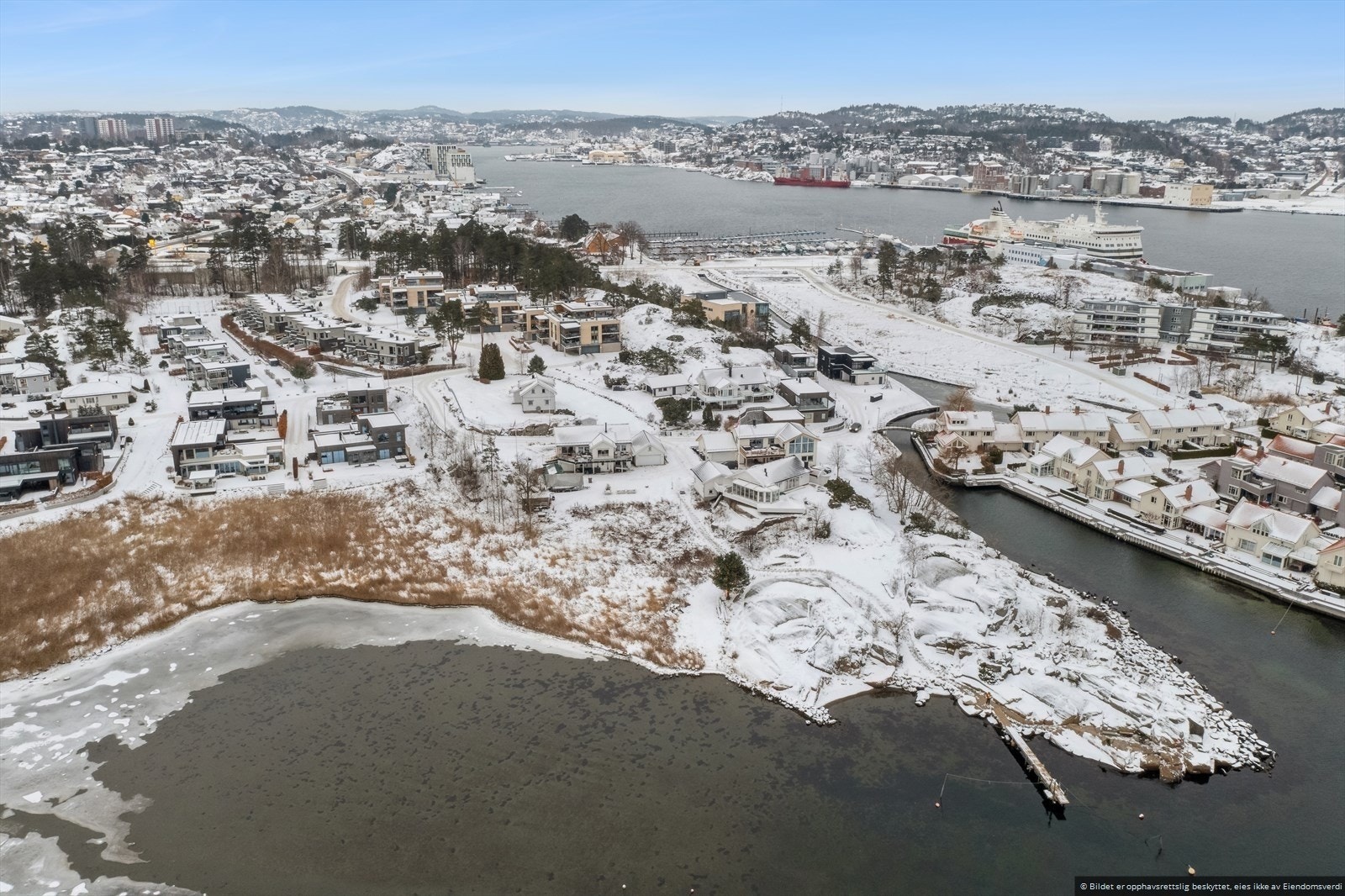 Kort vei til fine sjøen fra leiligheten Galleribilde