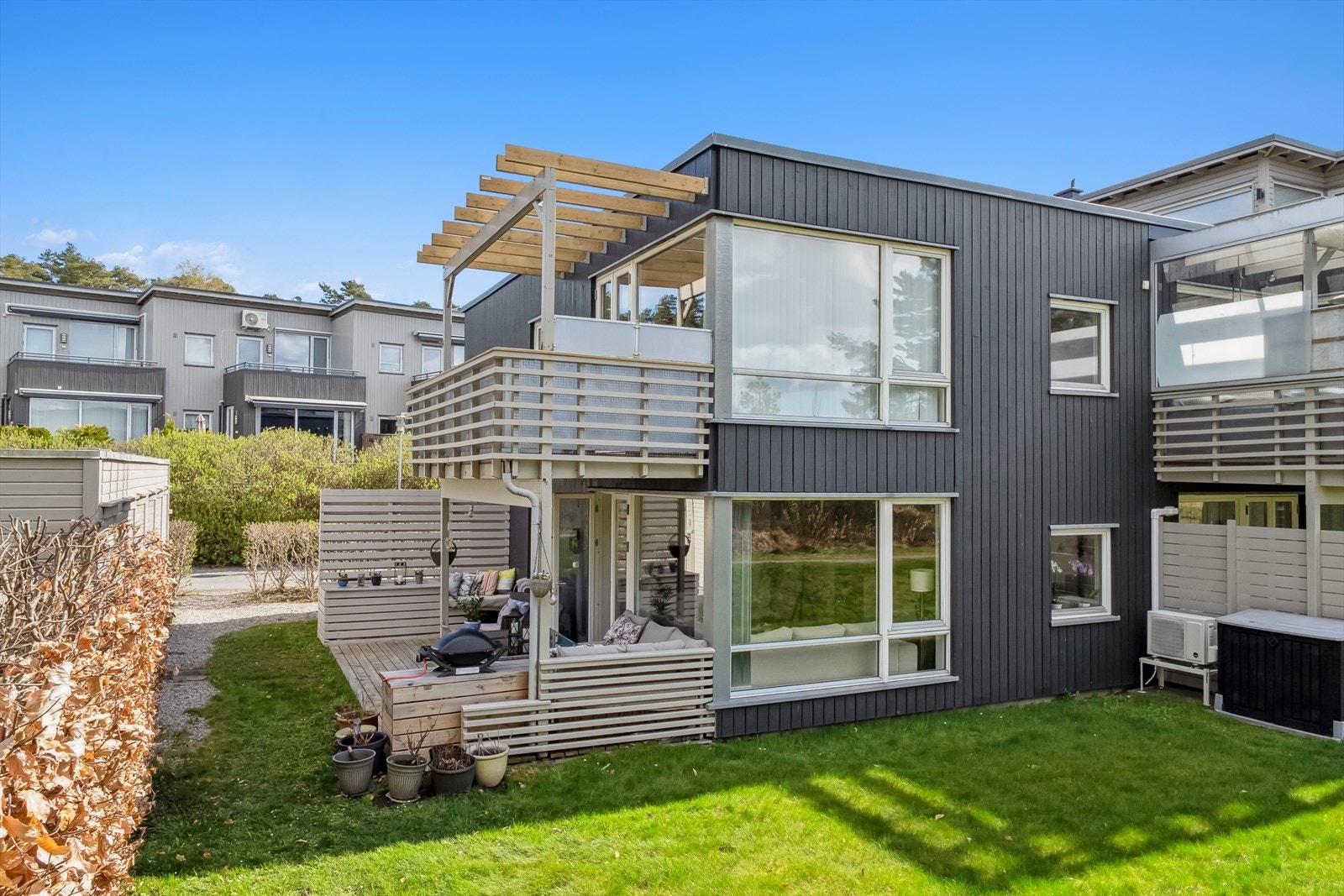 Fine solforhold på markterrassen. Galleribilde