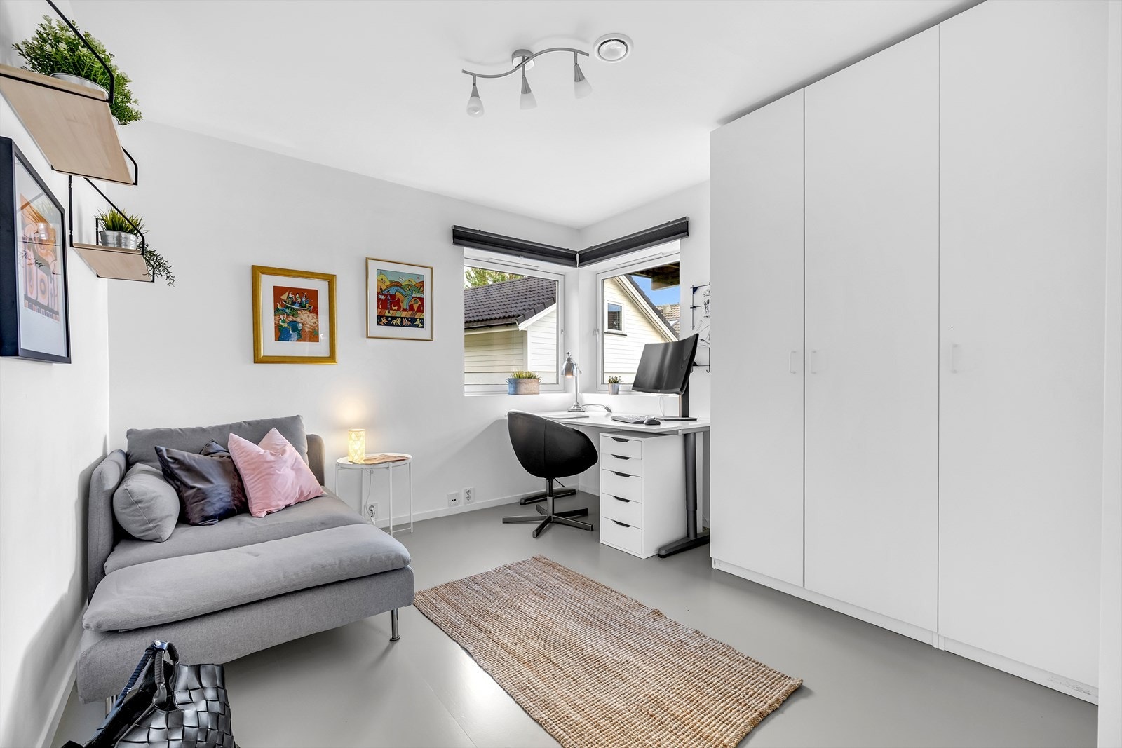 Soverom 4 er i dag innredet som hjemmekontor og gjesterom Galleribilde