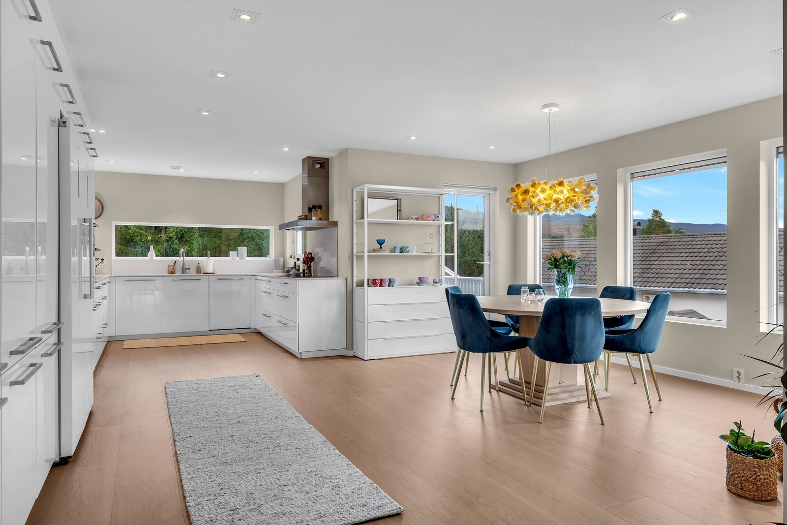 Fra stue mot kjøkken Galleribilde