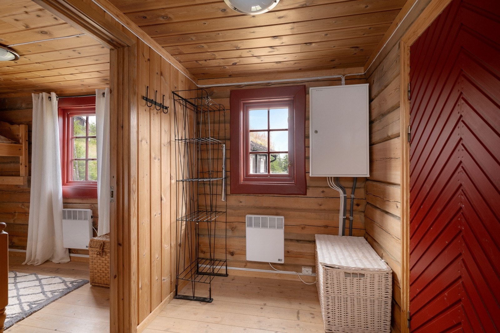 Entré med plass til yttertøy og sko. Galleribilde