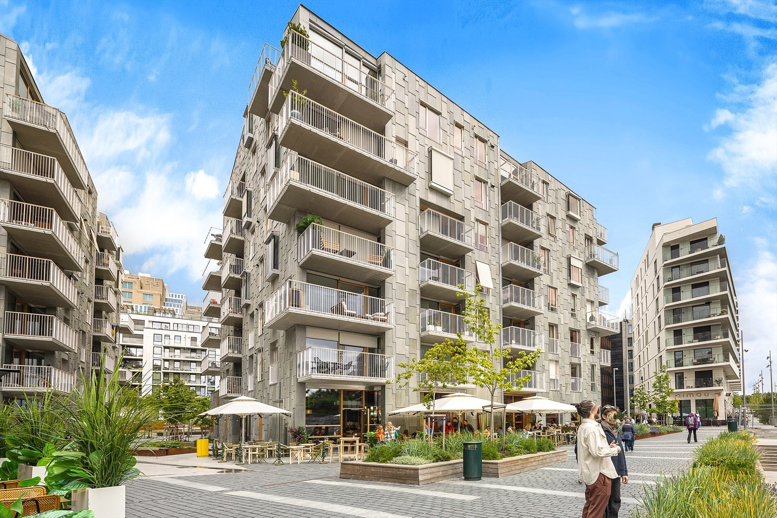 Fasade sommerstid. Galleribilde