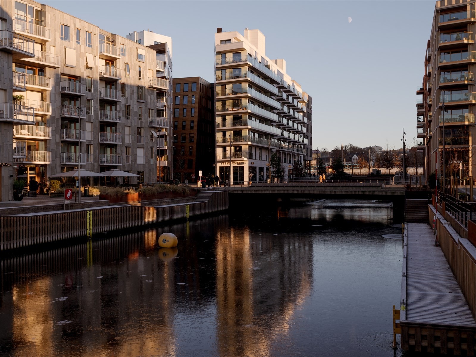 Et mangfold av kvalitetsrestauranter ligger kun et steinkast unna - ideelt for deg som verdsetter gode matopplevelser. Galleribilde