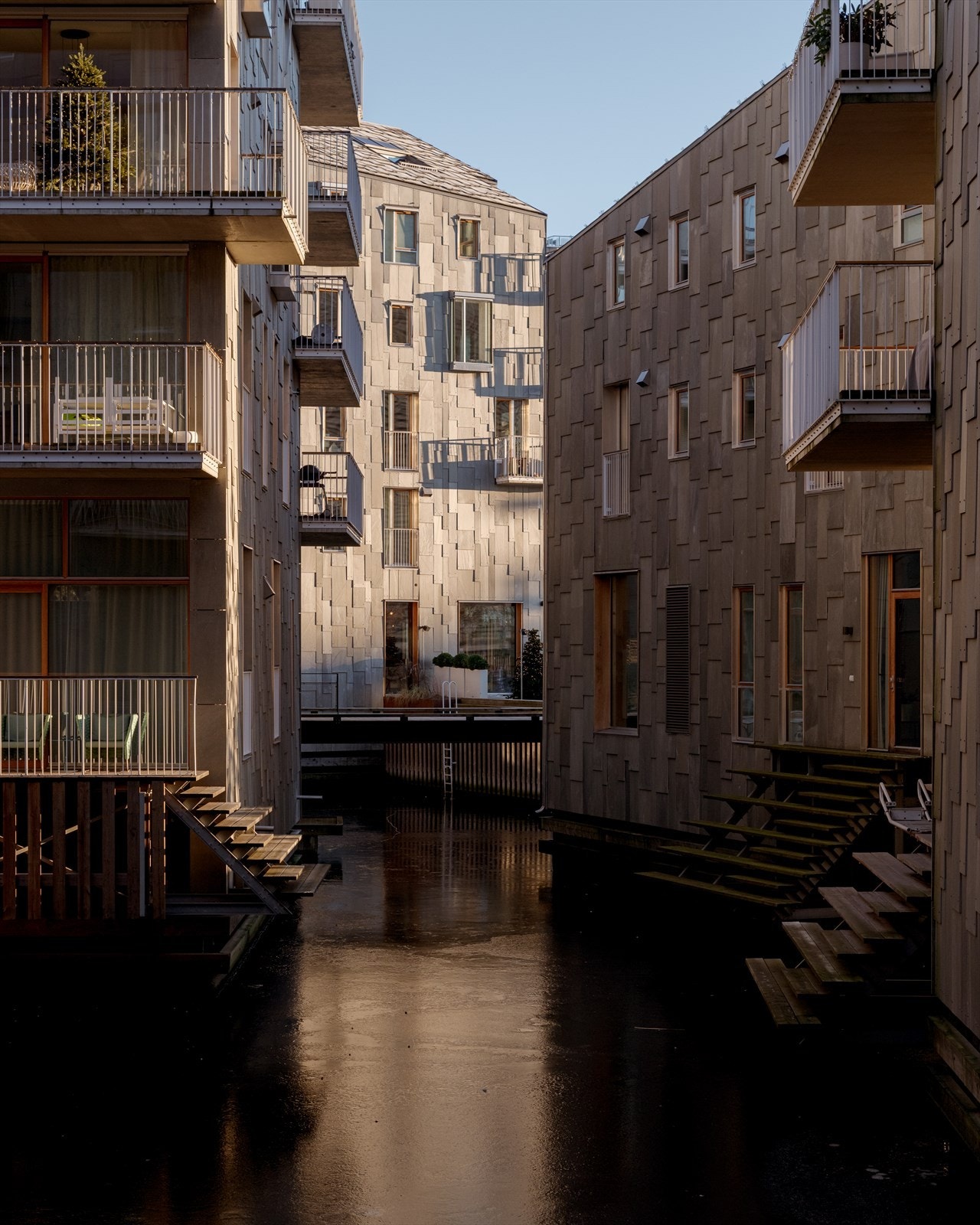 Vannkunstens karakteristiske kanalstruktur skaper et eksklusivt og rolig bymiljø tett på fjorden. Galleribilde