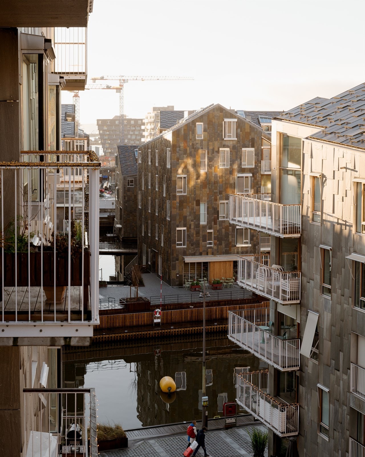 Utsikt mot en av de mange kanalene i Vannkunsten kan nytes fra balkongen. Galleribilde