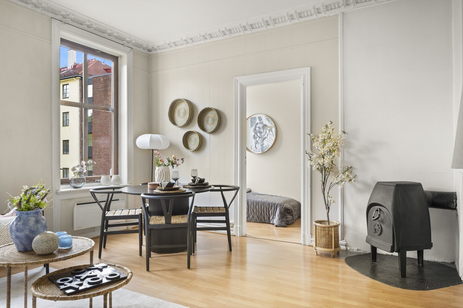 Rommet har en planløsning som oppleves naturlig og gjør det enkelt å møblere, med flere gode innredningsalternativer. Galleribilde