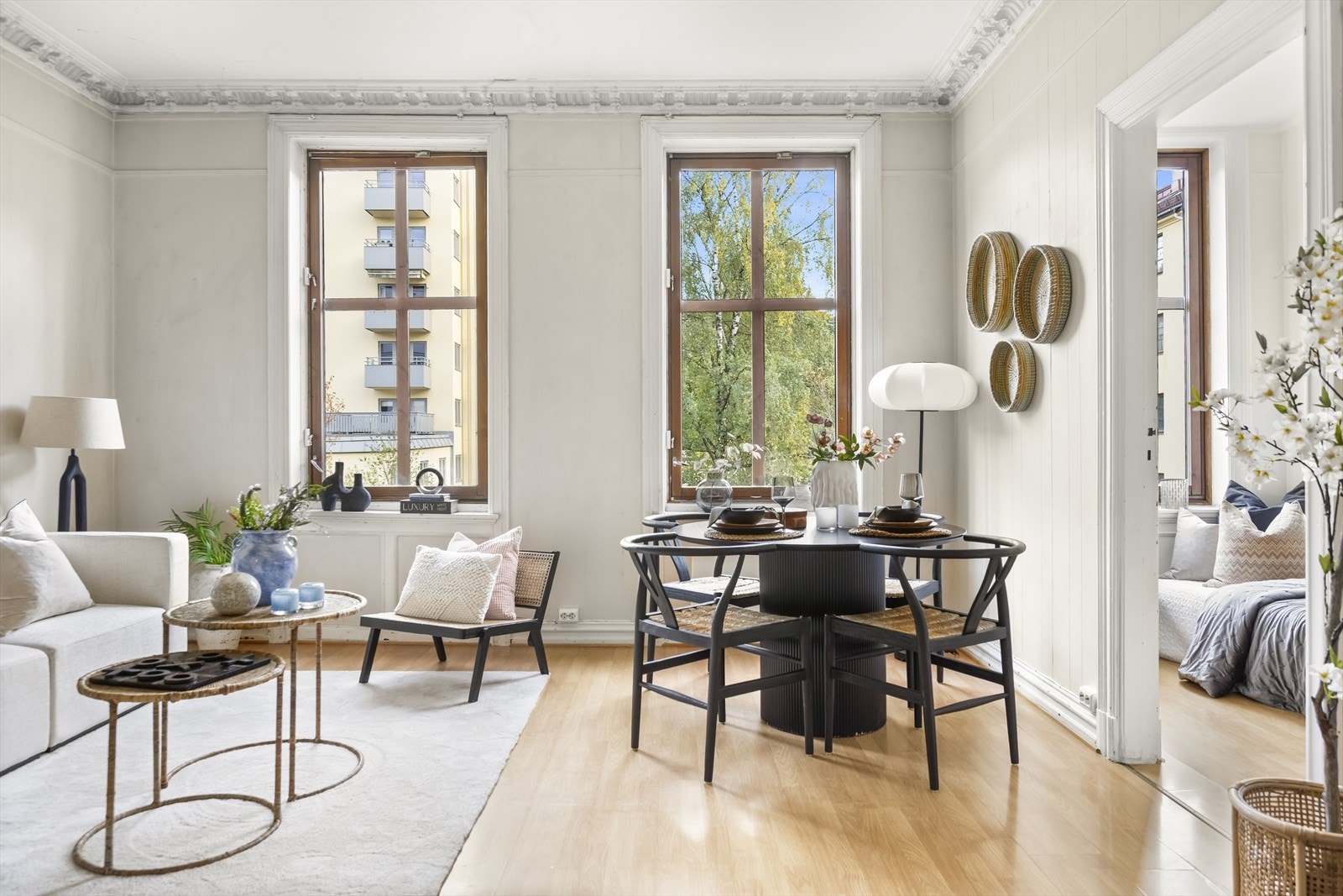 Lys, luftig og romslig stue. Galleribilde