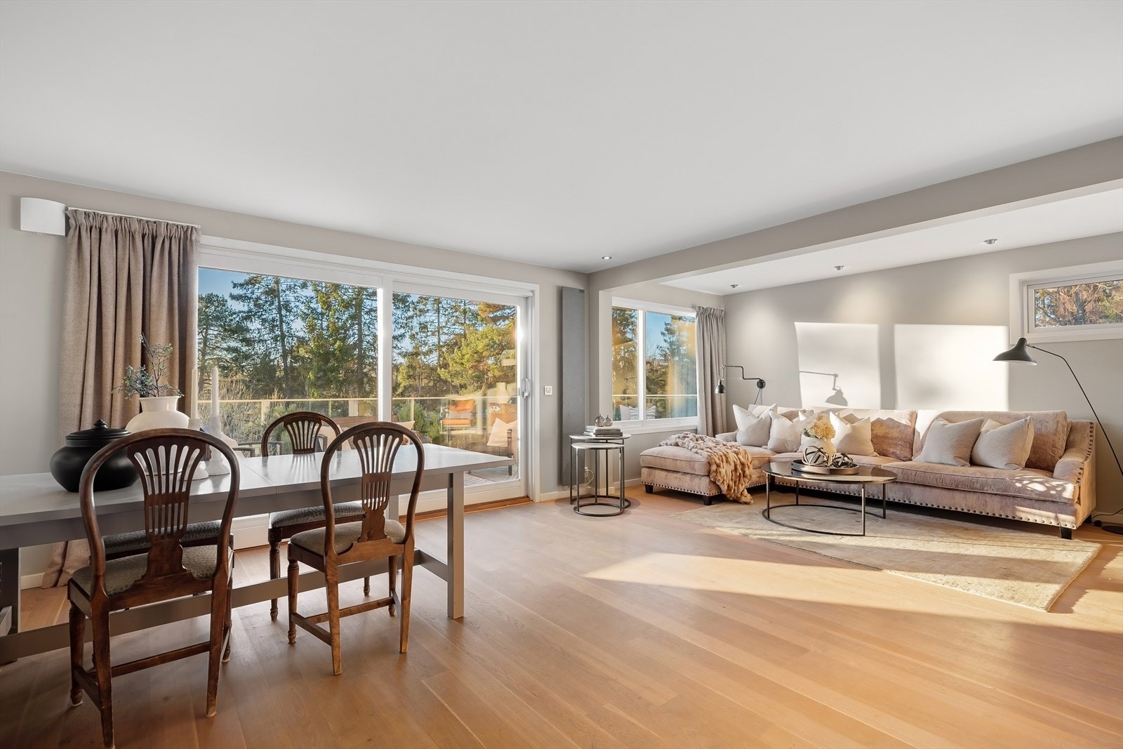 Stor og lys stue Galleribilde