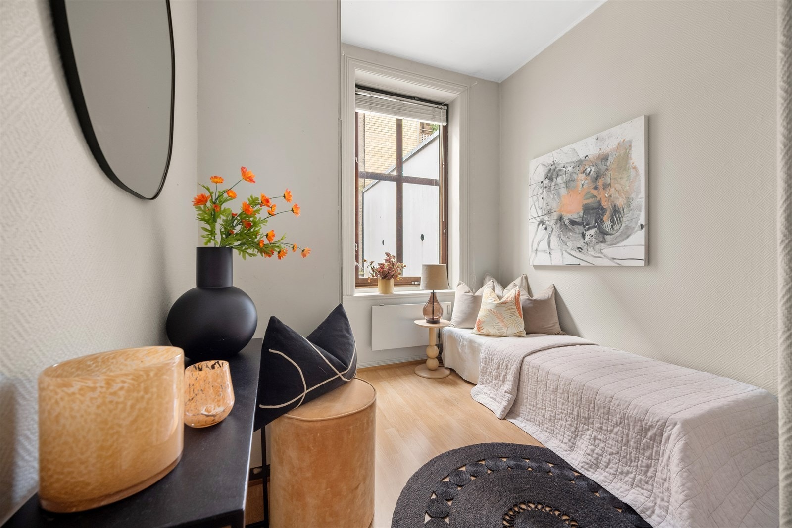 Soverom 2 passer perfekt som barnerom, gjesterom eller hjemmekontor. Galleribilde