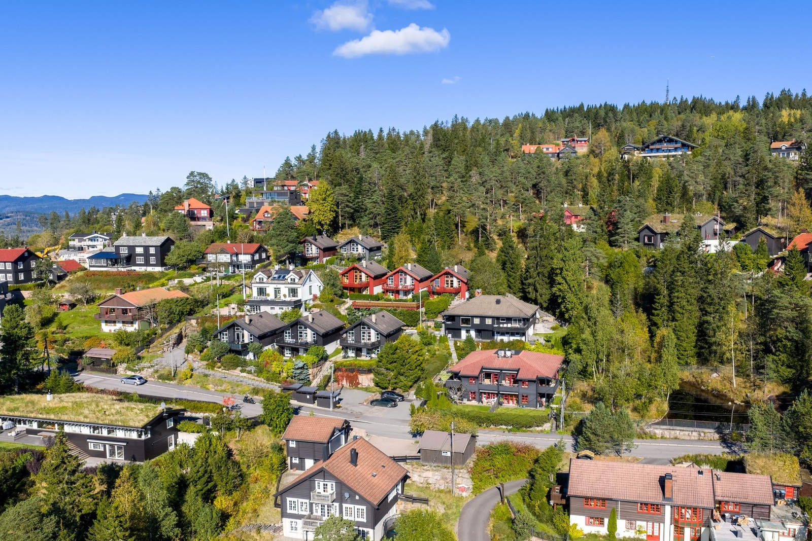 Nærområdet byr på et aktivt friluftsliv, med trafikkstille veier, frist luft og idylliske løypealternativer. Galleribilde