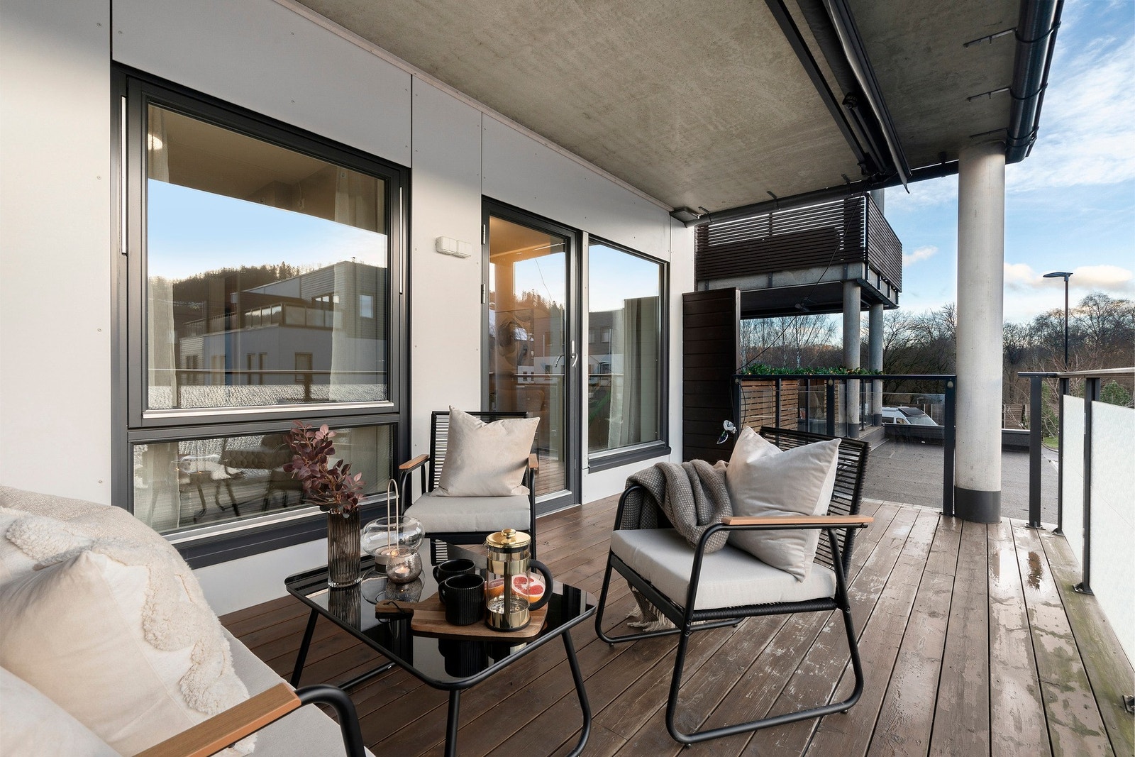 Her kan en enkelt innrede med en deilig lounge, spisegruppe og grill Galleribilde