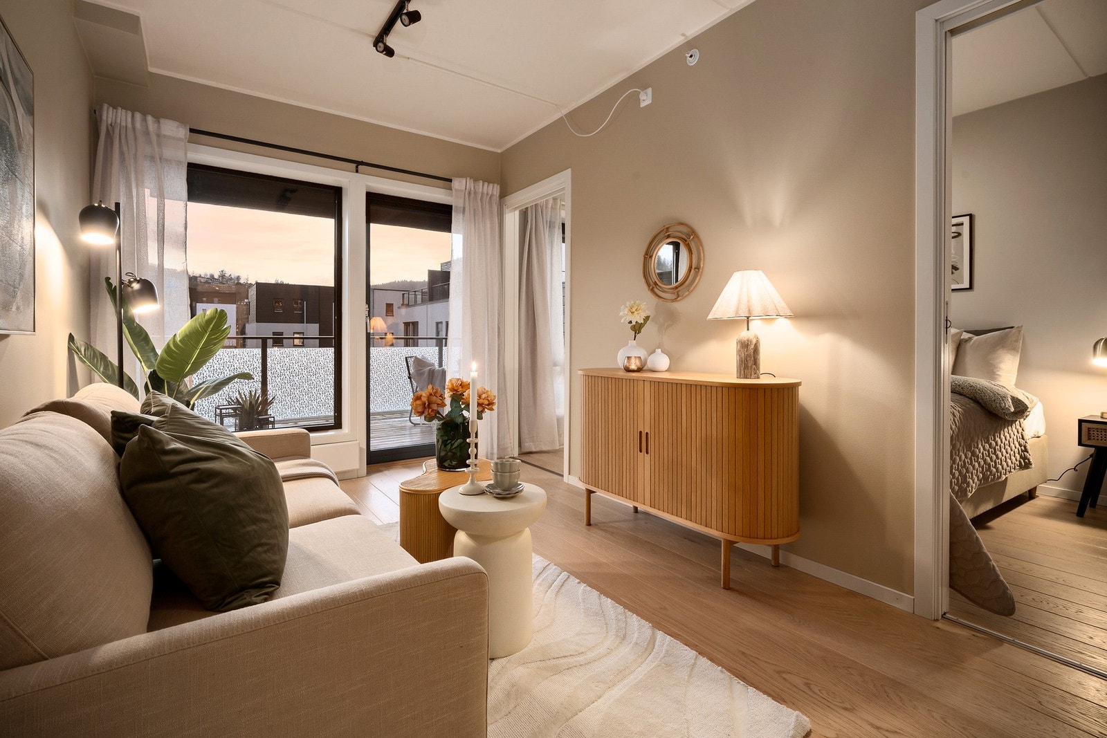 Fra stuen har du adkomst til leilighetens balkong Galleribilde