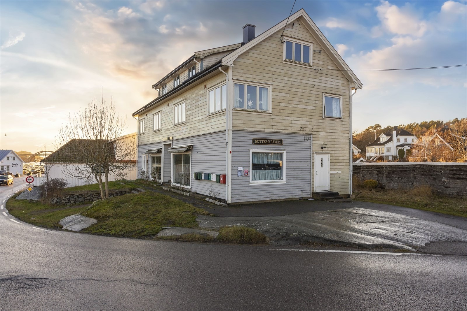 Området er kjent for sitt idylliske kystlandskap, lune viker og et rikt sommerliv, og regnes som en av Norges mest ettertraktede lokaliteter for fritidsbebyggelse. Galleribilde